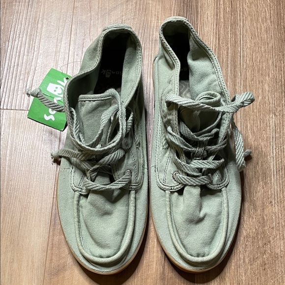 Women’s Green Sanuk Canvas Shoe - Picture 1 of 3